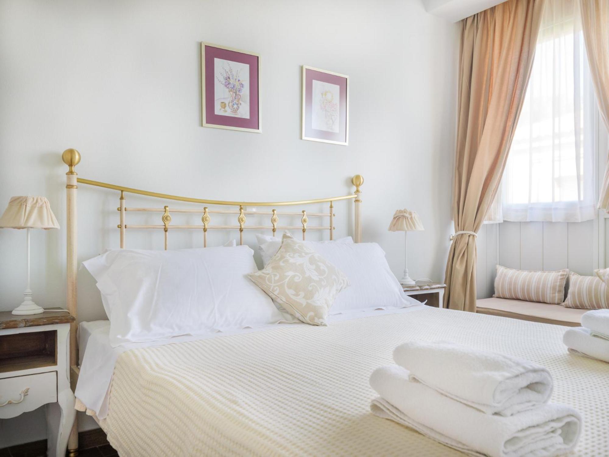 Heliades Maisonettes Митимна Екстериор снимка